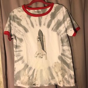 Rocket tee